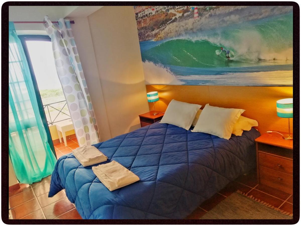 Supertubos Beach Hostel Атоґія-да-Балея Екстер'єр фото