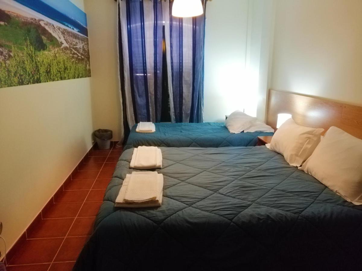 Supertubos Beach Hostel Атоґія-да-Балея Екстер'єр фото