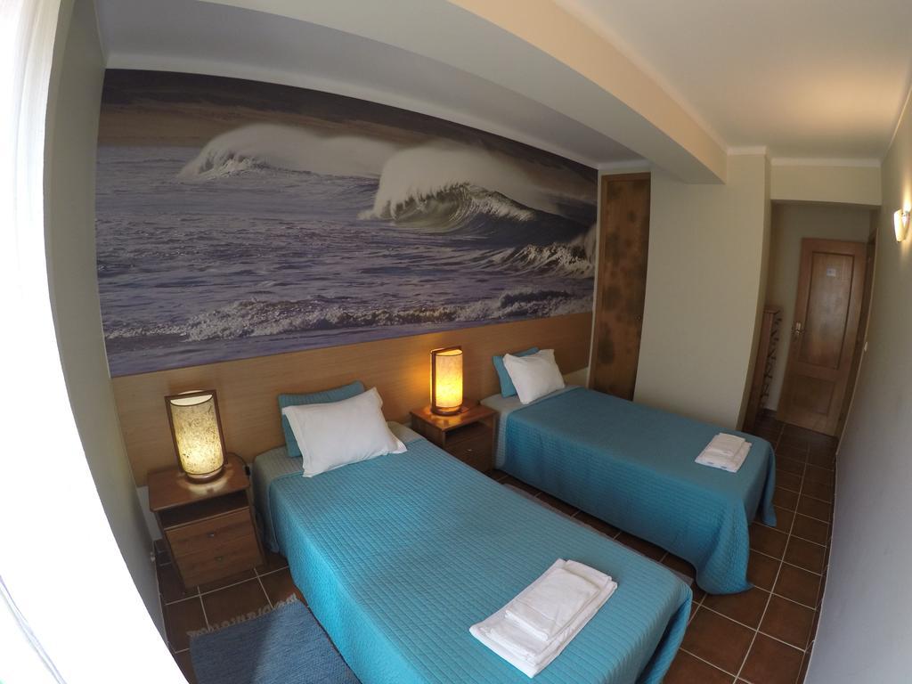 Supertubos Beach Hostel Атоґія-да-Балея Екстер'єр фото
