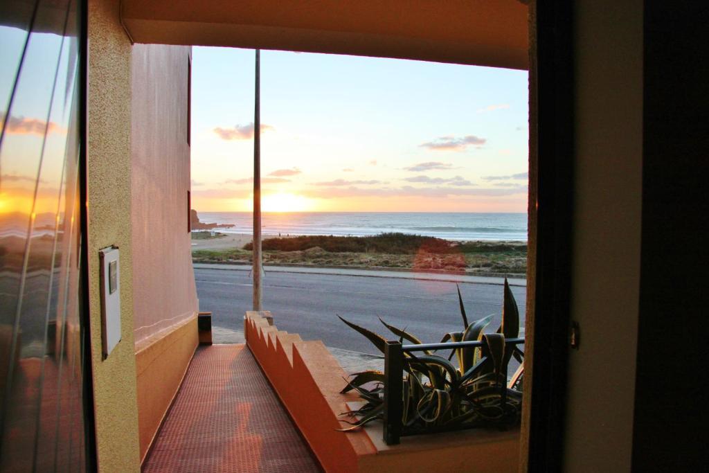 Supertubos Beach Hostel Атоґія-да-Балея Екстер'єр фото