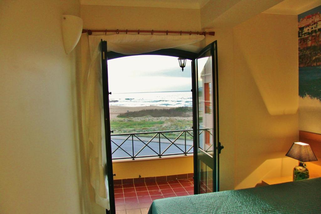 Supertubos Beach Hostel Атоґія-да-Балея Номер фото