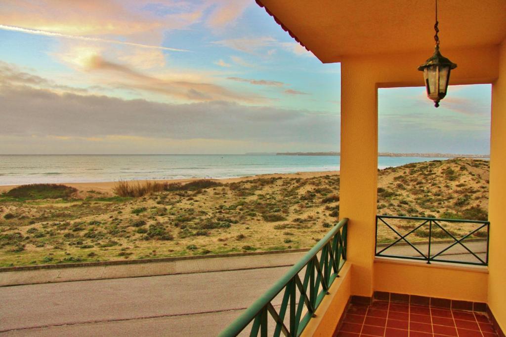 Supertubos Beach Hostel Атоґія-да-Балея Номер фото