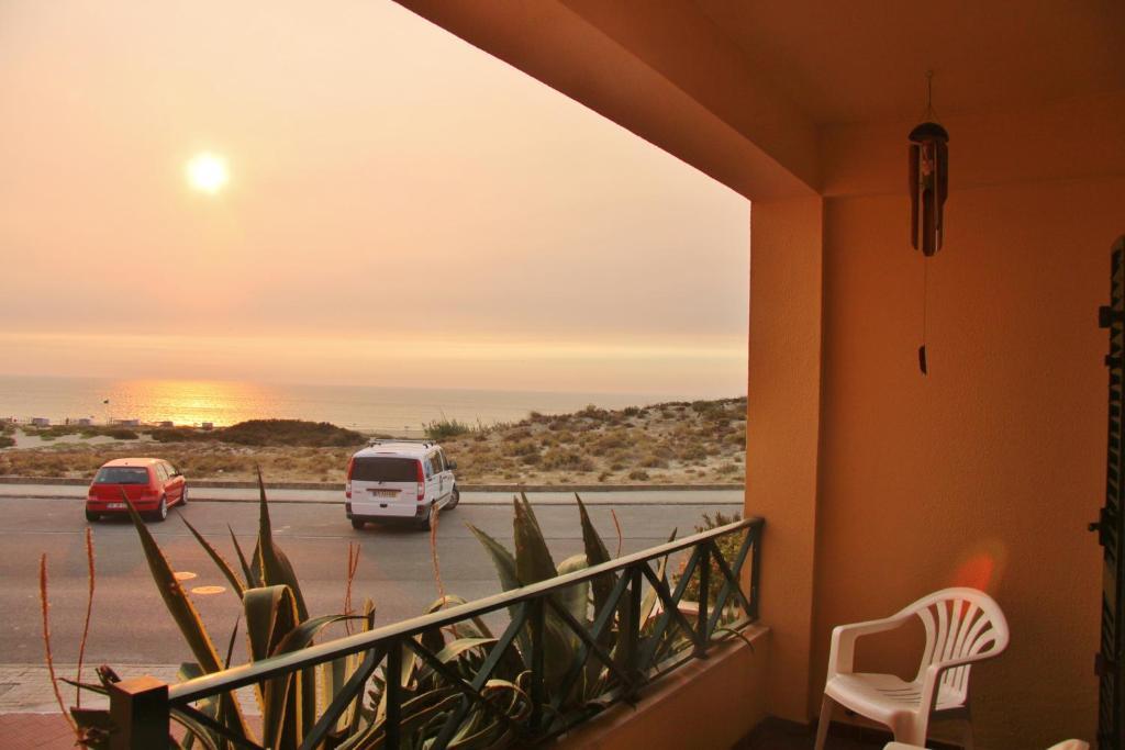 Supertubos Beach Hostel Атоґія-да-Балея Екстер'єр фото