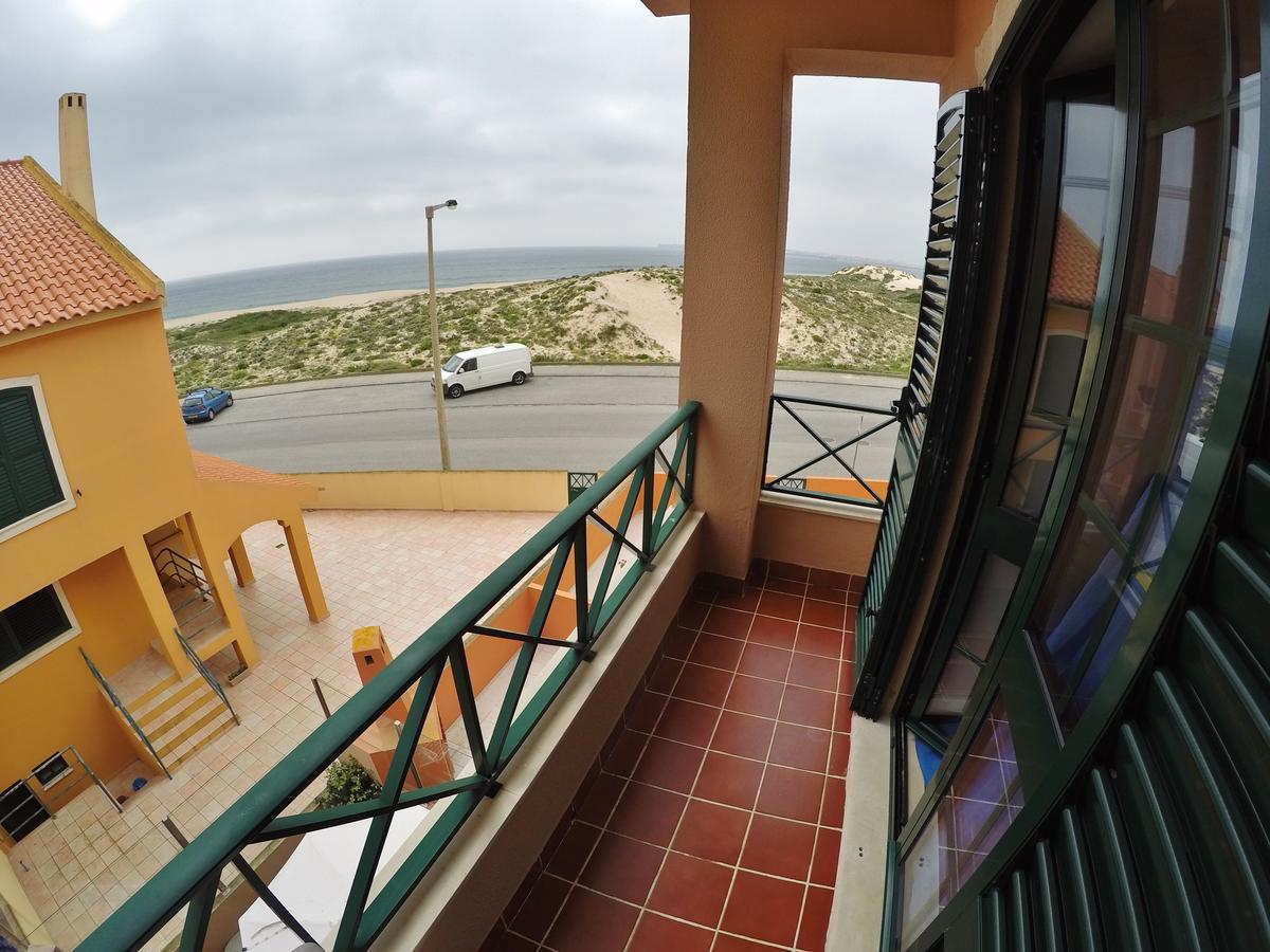 Supertubos Beach Hostel Атоґія-да-Балея Екстер'єр фото