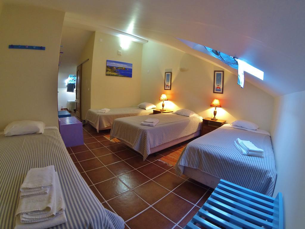 Supertubos Beach Hostel Атоґія-да-Балея Номер фото